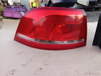 Prodám  Zadní Světla Passat B7 combi  1kus 1400kč - 2