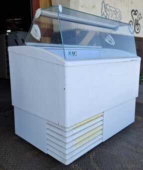 Vitrína na zmrzlinu - 2