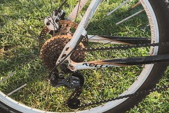 Horské kolo Kellys Magnus XC - výbava Shimano SLX/DEORE - 2