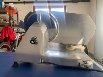 Kráječ na sýry - 2