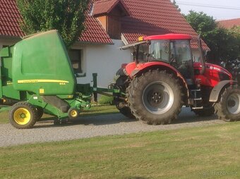 Prodám sběrací lis na kulaté balíky JOHN DEERE 854 - 2