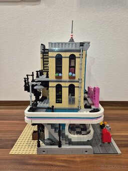 Lego Downtown Dinner set 10260 - 2