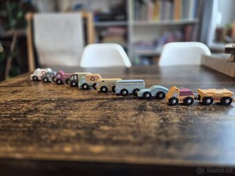 Autíčka na dřevěné koleje - 2