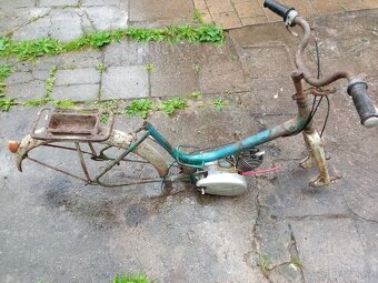 Moped Stadion, kyvacka,pérák aj. - 2