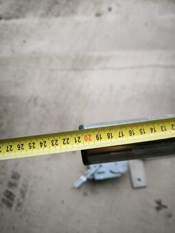 Držák antény. Stav nového. - 2