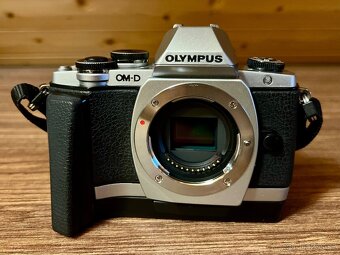 Olympus OM-D E-M10 - 2