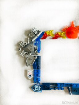 Úžasný LEGO Nexo Knights 70330 set- Úžasný Stav - 2
