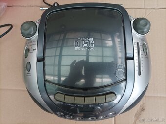 RADIO 12 V. 220 V - 2