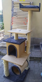 Kočičí škrabadlo s domečkem vysoké cca 165 cm - 2