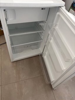 Prodám malou lednici a volbě stojící troubu - 2