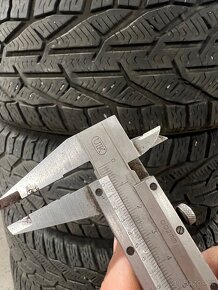 Pneu 215/55r17 - 2