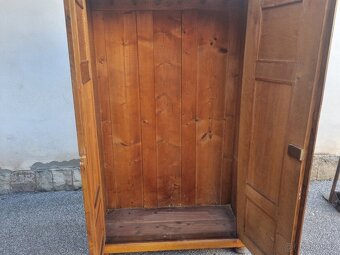 Starožitná skříň - 2
