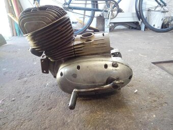 Koupim motor ČZ 250/455 - 2