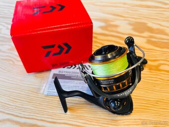 PŘÍVLAČOVÝ NAVIJÁK DAIWA BG 3000 + PLETENÁ ŠŇŮRA DAIWA - 2