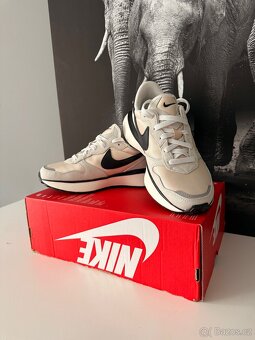 Prodám nově dámské boty Nike Phoenix Waffle - 2