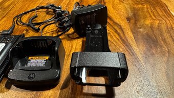 Motorola XT420 profi vysílačka s kompletním příslušenstvím - 2