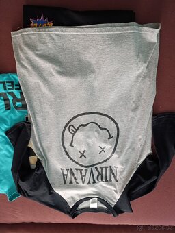 Sada trik Nirvana + Karl Lagerfeld - 2