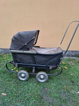 Starožitný kočárek pro panenky  - skládací - 2