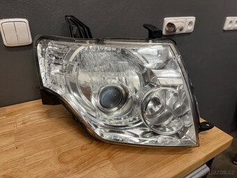 Světlomety Mitsubishi Pajero facelift 2012–2021 - 2