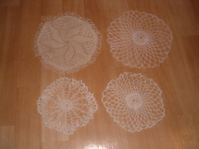 Háčkované dečky a ubrus - 2