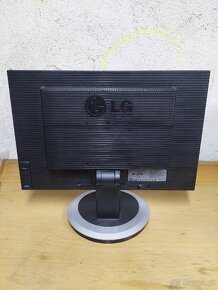 Monitor LG - 2