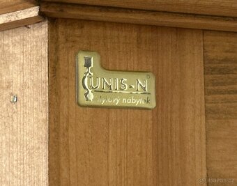 Rohová vitrína zn. UNIS-N - masiv - 2