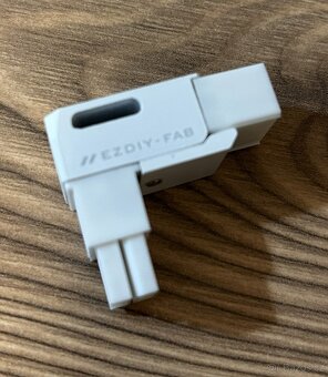 8pinový PCIe napájecí adaptér pro GPU, 90° úhlový konektor - 2