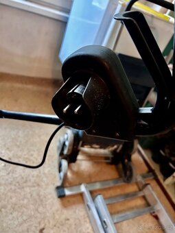 Starší elektrická sekačka - 2