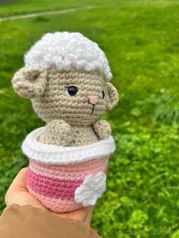 Háčkovaná hračka - velikonoční ovečka - 2