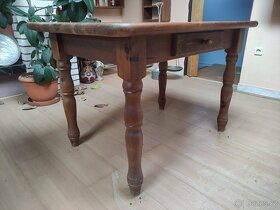Jídelní stůl z masivu - 2