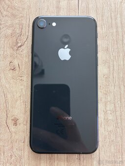 Iphone 8 64 GB černý - 2