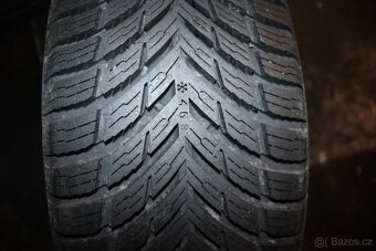 Nokian 215/65R16 - 2