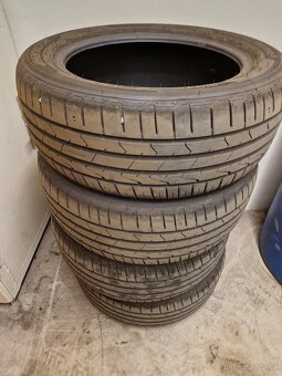 Letní pneu 215/55/R17 - 2