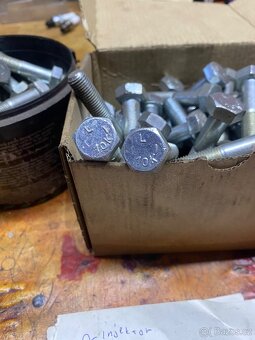 Šroub M10x1,25 - 2