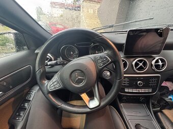 Mercedes Benz GLA - 2