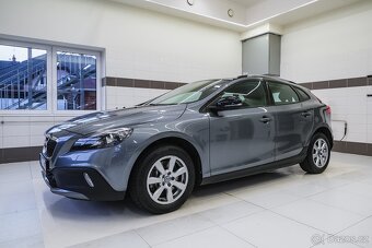 Volvo V40 cross country 2.0 D2 88kW, kamera,výhřev,navi,park - 2