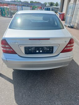 Mercedes-Benz W203 2005 Facelift 2.0 CDI 90 KW - 2