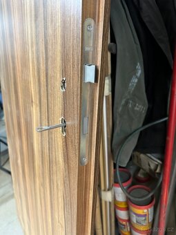 Prodám úplně nové interiérové dveře 80 pravé - 2