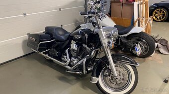 Harley-Davidson FLHRC Road King Classic - 2