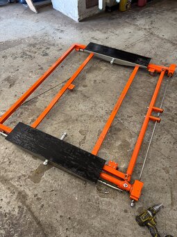 REZERVACE do 29.7. Překlápěcí zvedák autolift3000 - 2