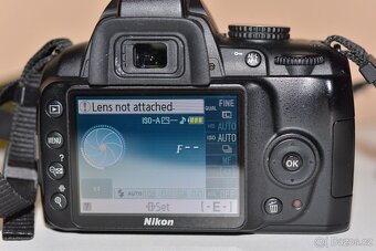 Nikon D3000 + příslušenství ( 19xx exp.) - 2