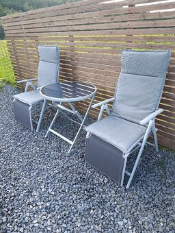 Kulatý stůl + křesla - 2