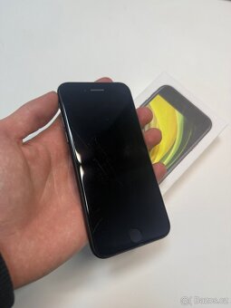 Apple iPhone SE (2020) – 64 GB, černý - 2