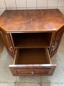 Skříňka pod TV - 2