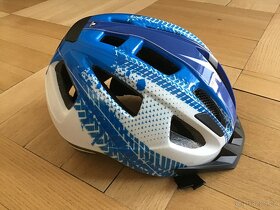Cyklistická helma s blikačkou - 2