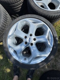 Kola Ford ST225 R18 - 2