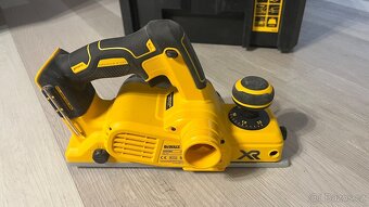 Dewalt Aku hoblík DCP580NT - 2