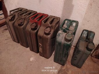PRODÁM 20L VOJENSKÉ PLECHOVÉ KANYSTRY 6KS - 2