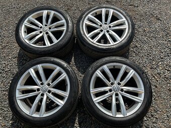 Alu orig letni sada Volkswagen 5x112 8J ET44 235/45 R18 - 2