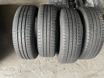 Pneu 185/65/15 - 2